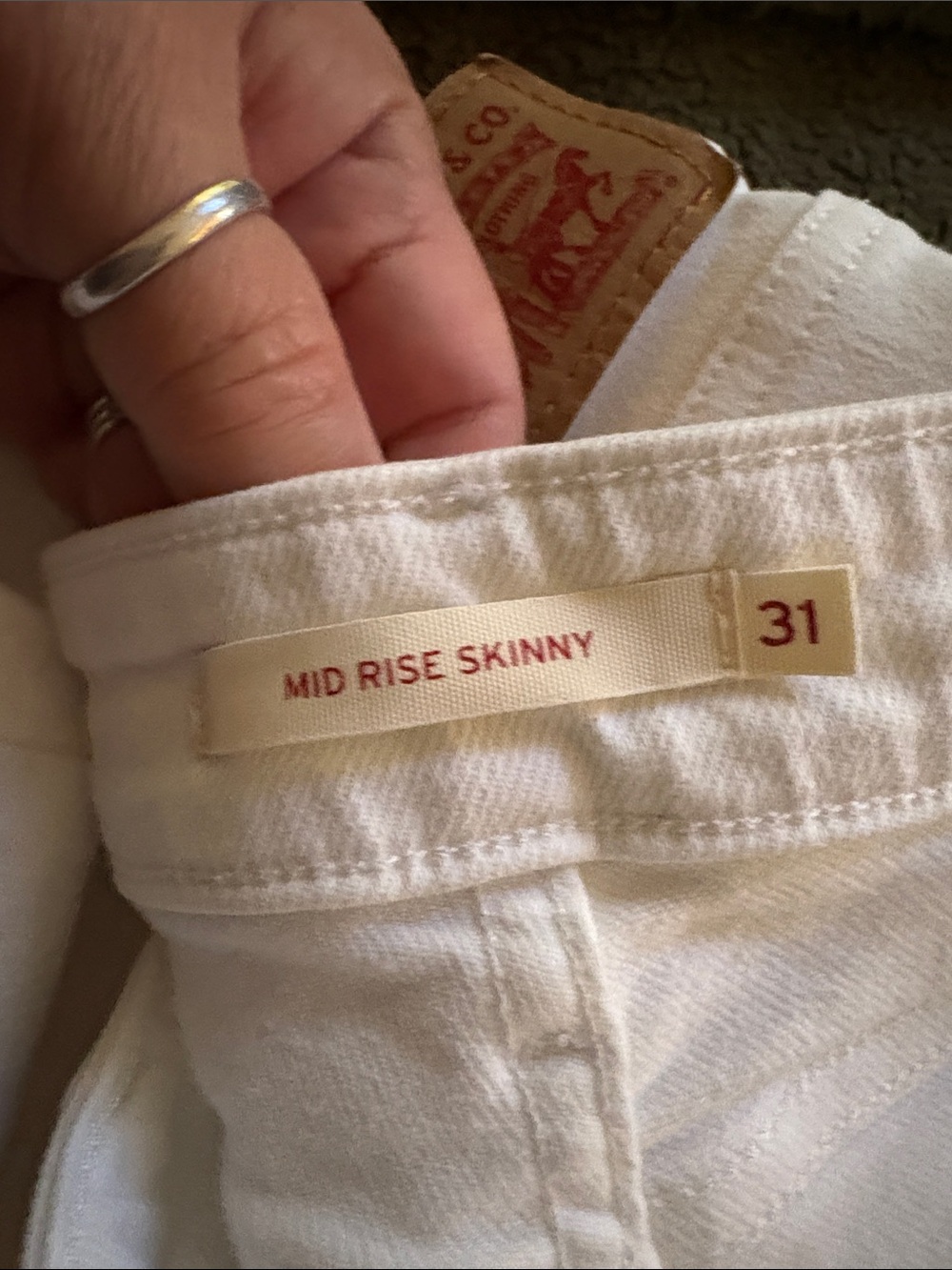 Women's White Mid Rise Skinny Levi’s 31x32 - Picture 3 of 8